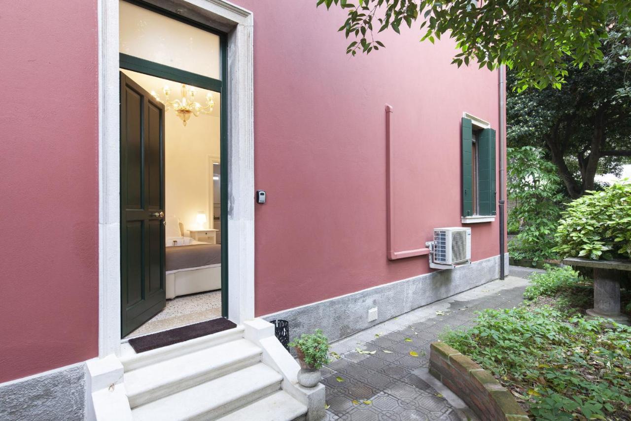Residence Santa Marta By Halldis Венеция Экстерьер фото